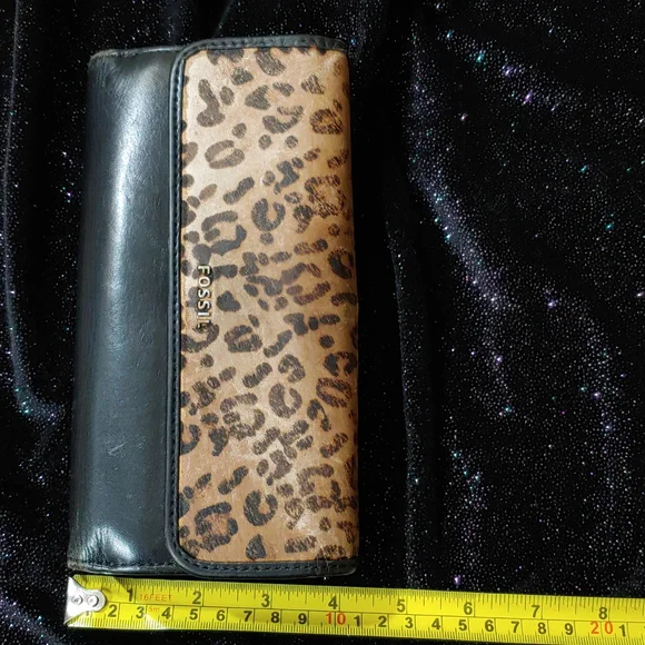 Fossil Leopard Leather Large Wallet - Picture 12 of 16